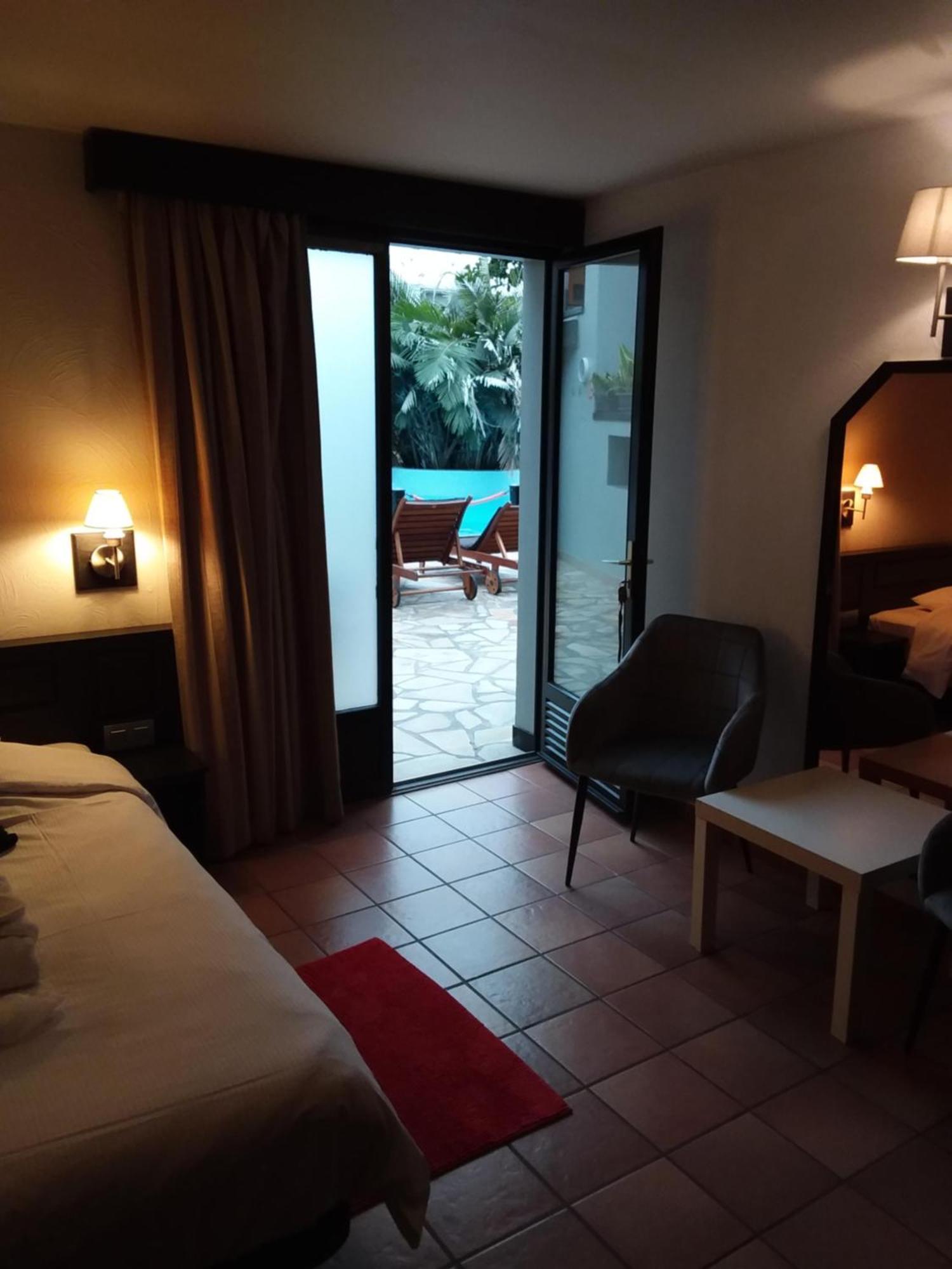 Tropical Hotel Дюрбюи Экстерьер фото