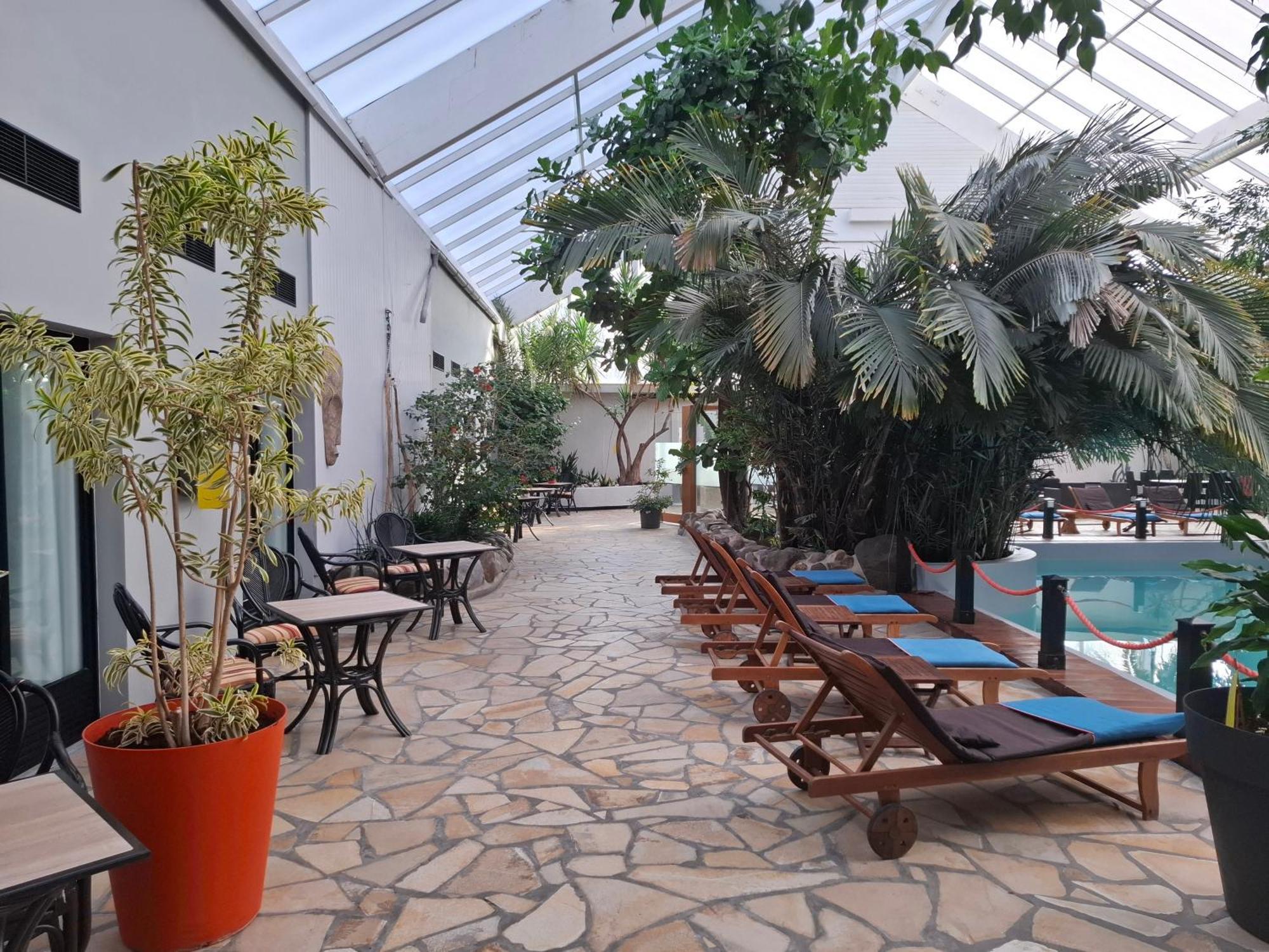 Tropical Hotel Дюрбюи Экстерьер фото