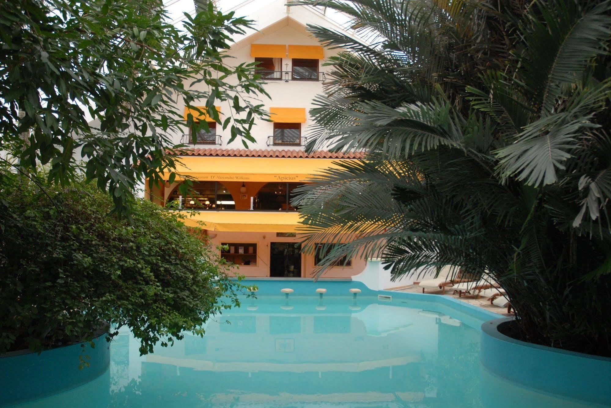 Tropical Hotel Дюрбюи Экстерьер фото